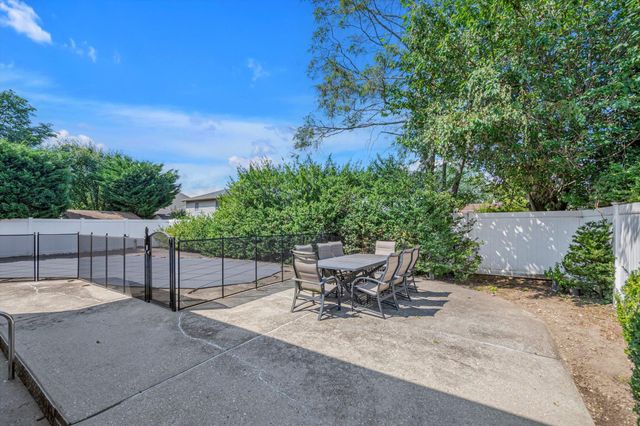 240 Somerset Drive, Hewlett, NY 11557