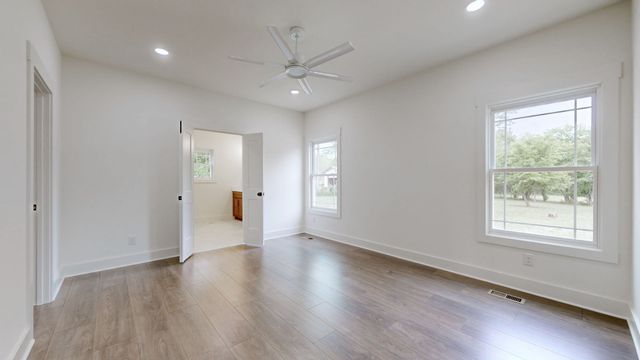 5045 Hyde Rd, Springfield, TN 37172