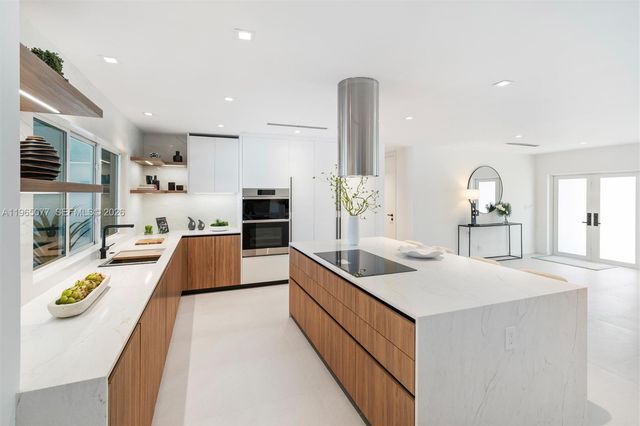 19721 NE 23rd Ave, Miami, FL 33180