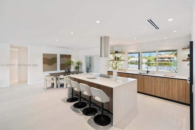 19721 NE 23rd Ave, Miami, FL 33180