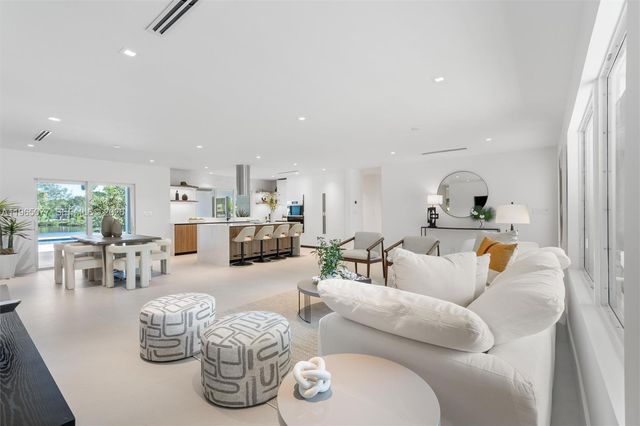 19721 NE 23rd Ave, Miami, FL 33180