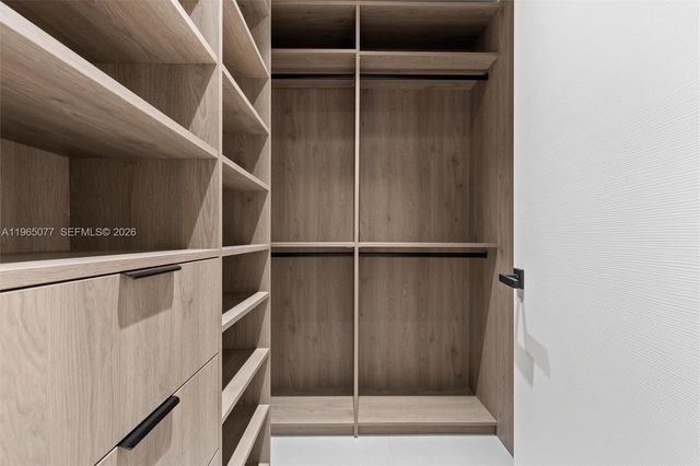 19721 NE 23rd Ave, Miami, FL 33180