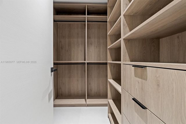 19721 NE 23rd Ave, Miami, FL 33180