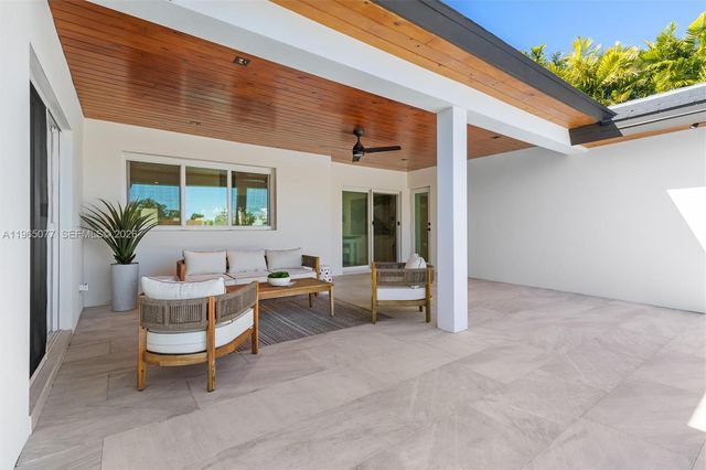 19721 NE 23rd Ave, Miami, FL 33180