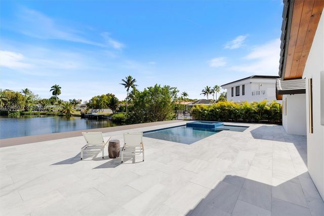 19721 NE 23rd Ave, Miami, FL 33180