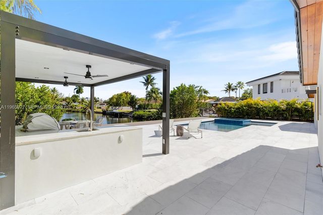 19721 NE 23rd Ave, Miami, FL 33180