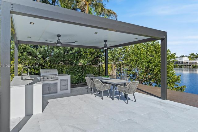 19721 NE 23rd Ave, Miami, FL 33180