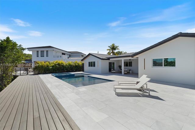 19721 NE 23rd Ave, Miami, FL 33180