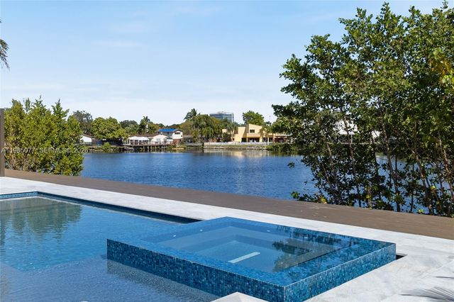 19721 NE 23rd Ave, Miami, FL 33180