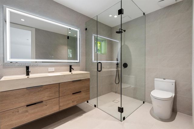 19721 NE 23rd Ave, Miami, FL 33180