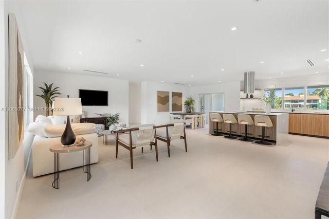 19721 NE 23rd Ave, Miami, FL 33180