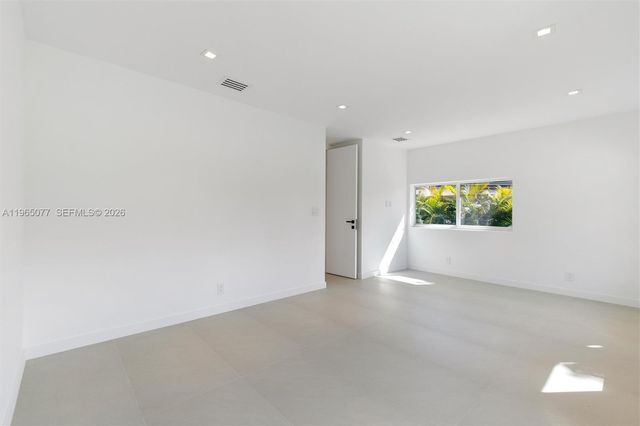 19721 NE 23rd Ave, Miami, FL 33180