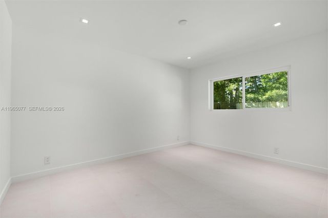 19721 NE 23rd Ave, Miami, FL 33180