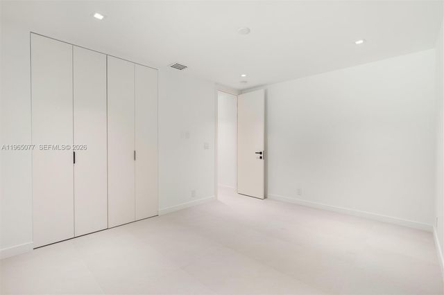 19721 NE 23rd Ave, Miami, FL 33180