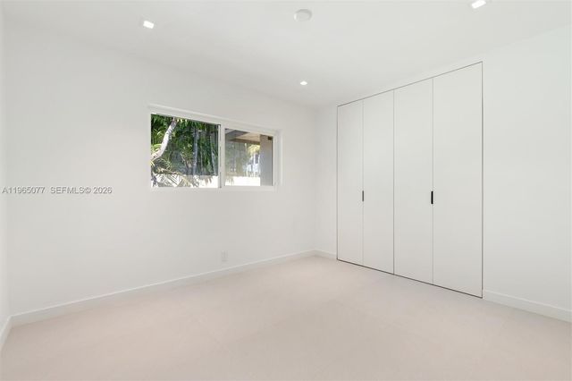 19721 NE 23rd Ave, Miami, FL 33180