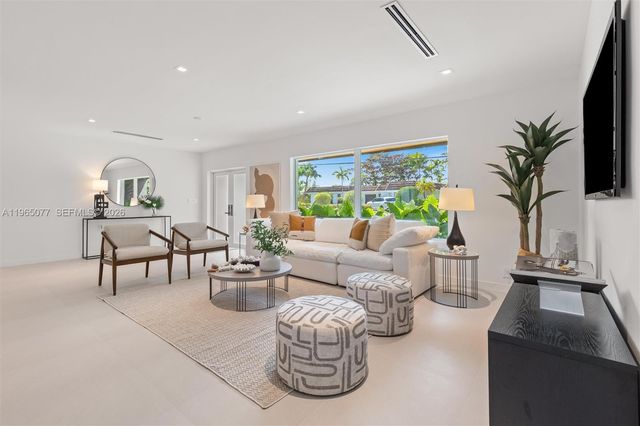 19721 NE 23rd Ave, Miami, FL 33180