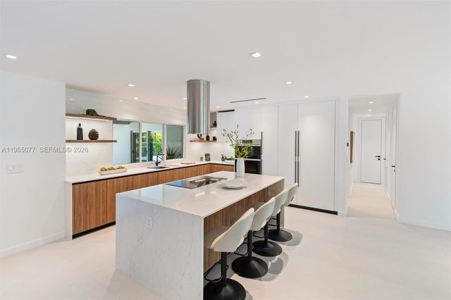 19721 NE 23rd Ave, Miami, FL 33180