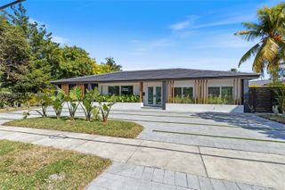 19721 NE 23rd Ave, Miami, FL 33180