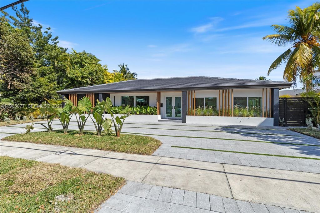 19721 NE 23rd Ave, Miami, FL 33180