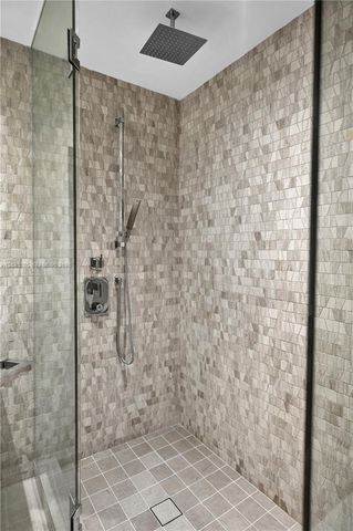 68 SE 6th St 1004, Miami, FL 33131