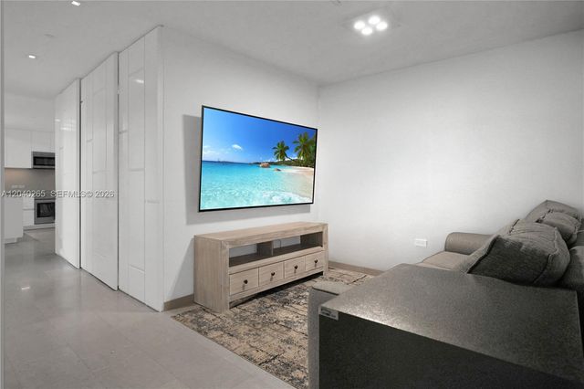 68 SE 6th St 1004, Miami, FL 33131