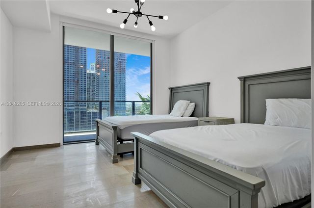 68 SE 6th St 1004, Miami, FL 33131