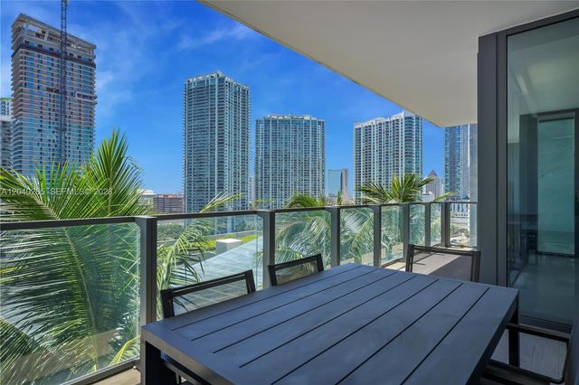 68 SE 6th St 1004, Miami, FL 33131