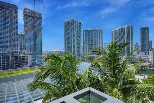 68 SE 6th St 1004, Miami, FL 33131