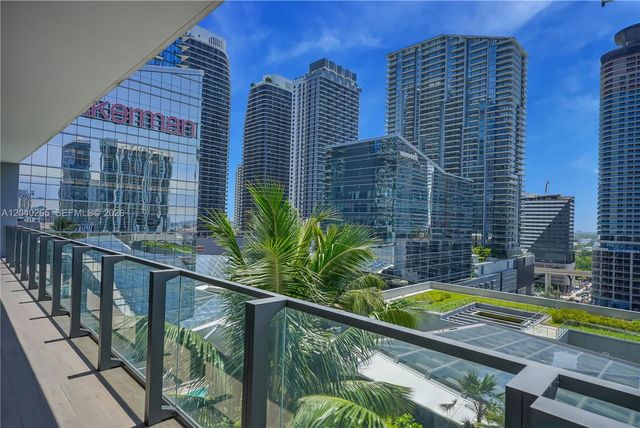 68 SE 6th St 1004, Miami, FL 33131
