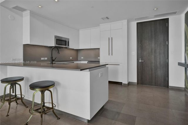 68 SE 6th St 1004, Miami, FL 33131