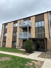674 Pinecrest Drive 203, Prospect Heights, IL 60070