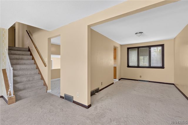 75 Fairoaks Lane, Cheektowaga, NY 14227