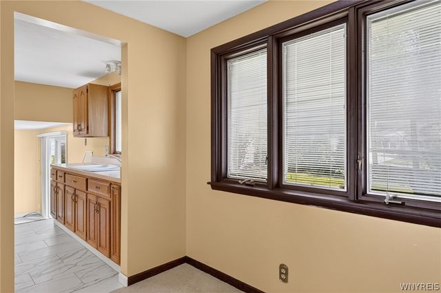 75 Fairoaks Lane, Cheektowaga, NY 14227