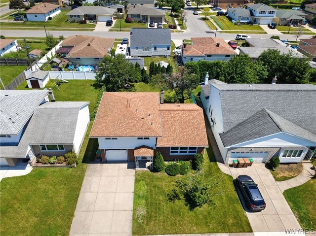 75 Fairoaks Lane, Cheektowaga, NY 14227