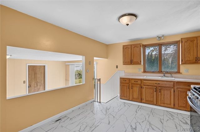 75 Fairoaks Lane, Cheektowaga, NY 14227