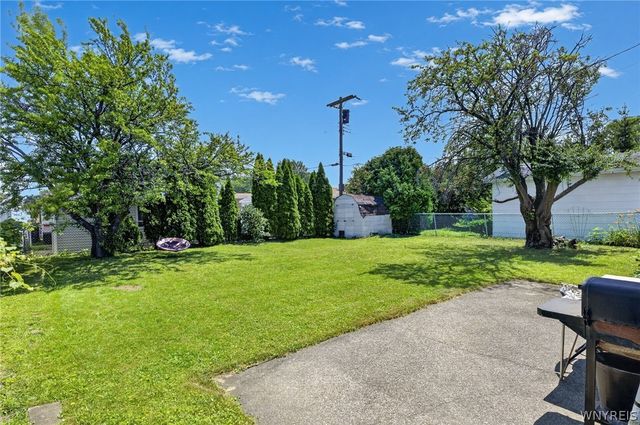 75 Fairoaks Lane, Cheektowaga, NY 14227