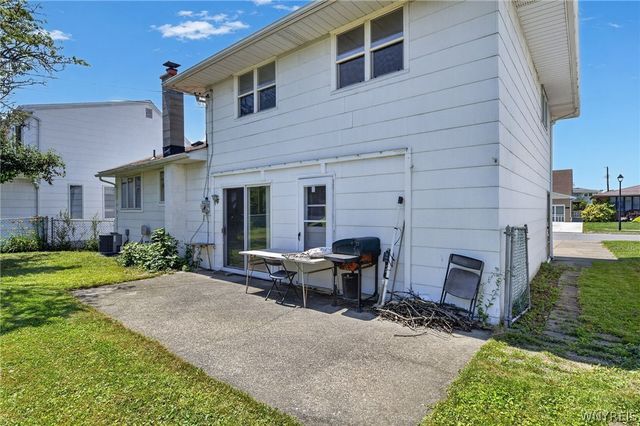 75 Fairoaks Lane, Cheektowaga, NY 14227
