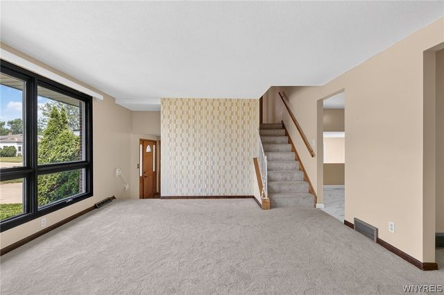 75 Fairoaks Lane, Cheektowaga, NY 14227
