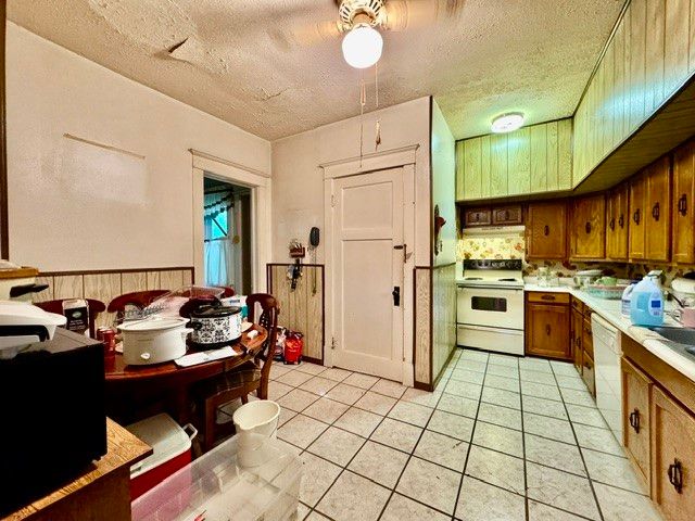 1310 W Hillcrest Avenue, Dayton, OH 45406