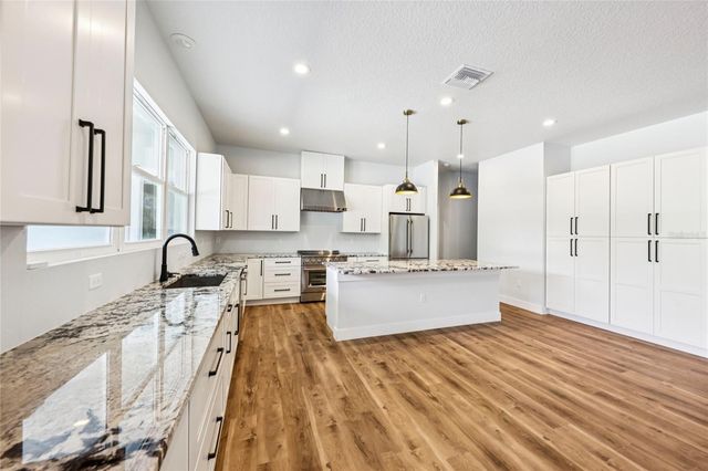 1623 MAGNOLIA AVENUE, Deland, FL 32724