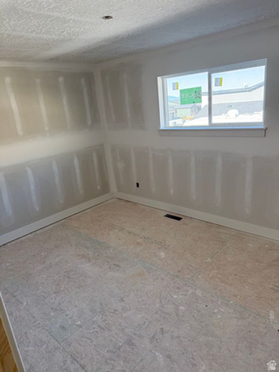 Image 13 of property listing at 3042 N MOUNTAIN RD #217, North Ogden, UT 84414