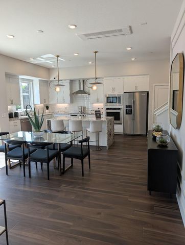11210 Cottonwood Place 35-08 Plan 4, Saratoga, CA 95070