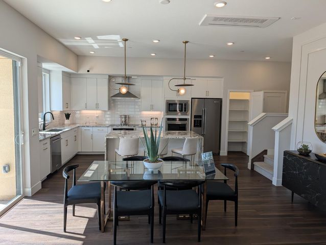 11210 Cottonwood Place 35-08 Plan 4, Saratoga, CA 95070