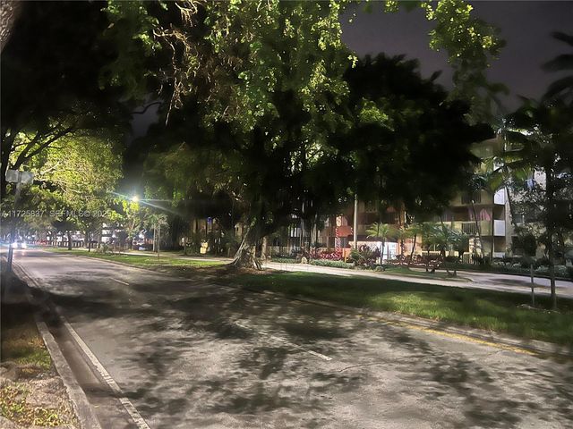 1805 Sans Souci Boulevard 429, North Miami, FL 33181