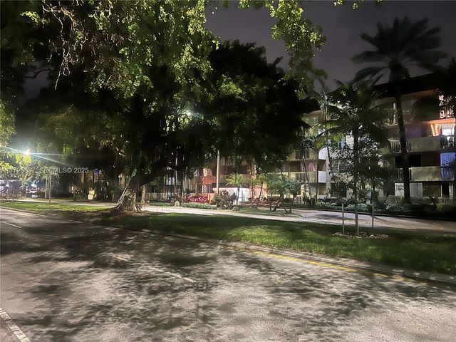1805 Sans Souci Boulevard 429, North Miami, FL 33181