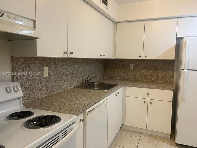 1805 Sans Souci Boulevard 429, North Miami, FL 33181