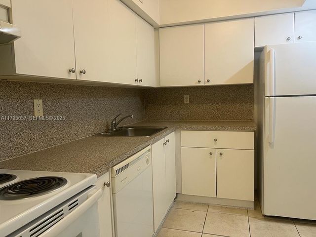 1805 Sans Souci Boulevard 429, North Miami, FL 33181