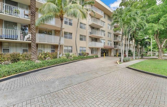 1805 Sans Souci Boulevard 429, North Miami, FL 33181