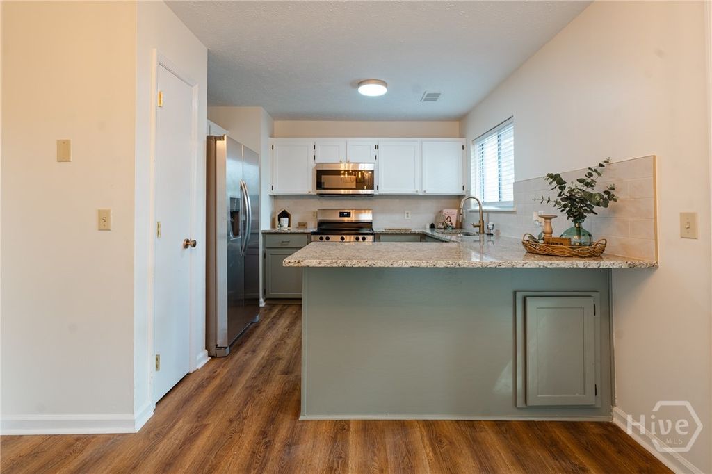 Image 10 of property listing at 28 Jack Snipe Court W, Richmond Hill, GA 31324
