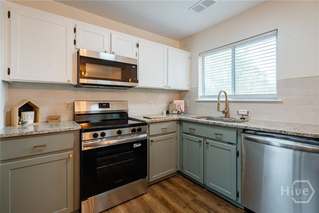 Image 12 of property listing at 28 Jack Snipe Court W, Richmond Hill, GA 31324